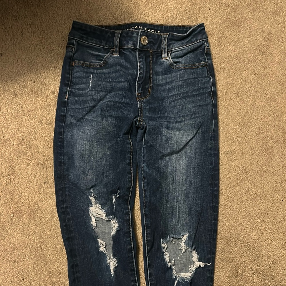 Women’s American Eagle Skinny distressed jeans